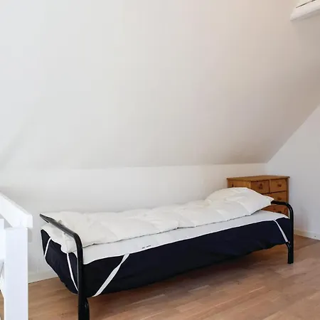 Three Bedroom Holiday In Tranekar *