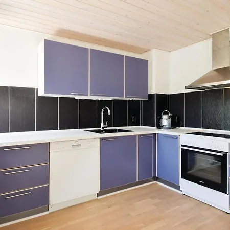 Three Bedroom Holiday In Tranekar Feriehus