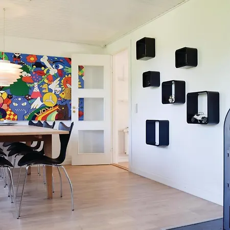 Three Bedroom Holiday In Tranekar *