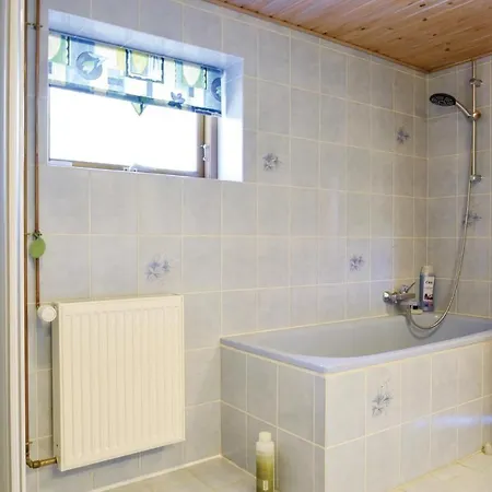 Three Bedroom Holiday In Tranekar